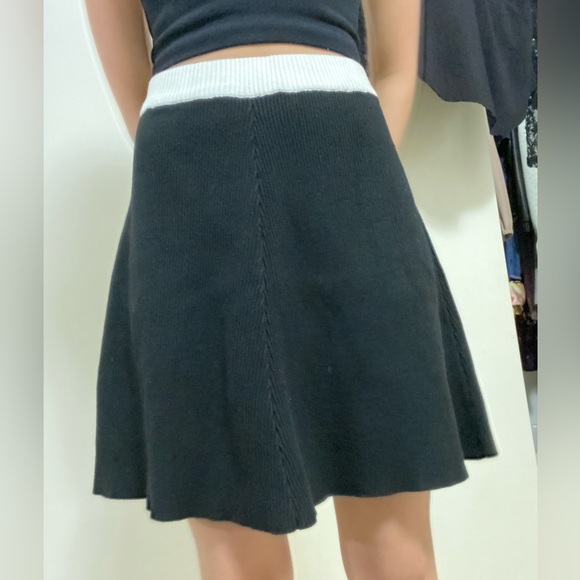 Black and white skirt - Picture 7 of 8